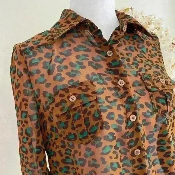 Women’s Size Medium Green Brown Leopard Crop Top Button Down Light Weight - Picture 2 of 5